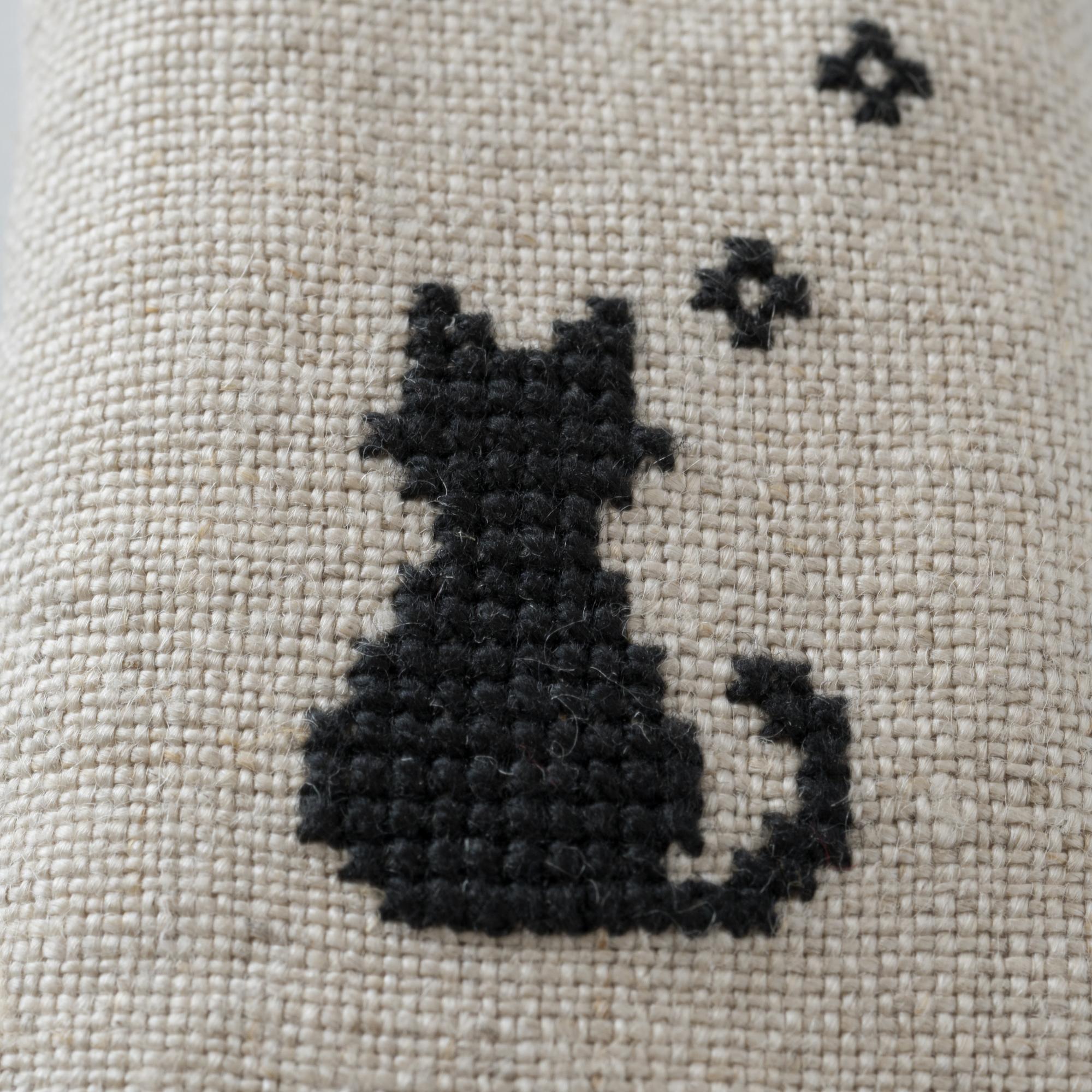 黒猫刺繍のリネンがま口リップケース|生成り|カラビナ付き | 6枚目